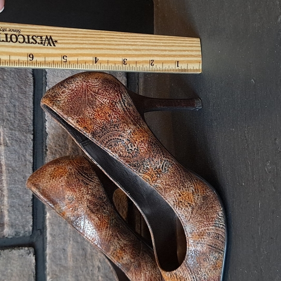 Moda Spana Pointed Leather Heels - Picture 3 of 12